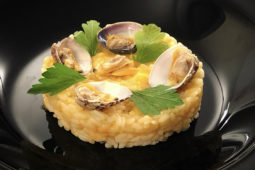 Risotto con zucca gialla e vongole